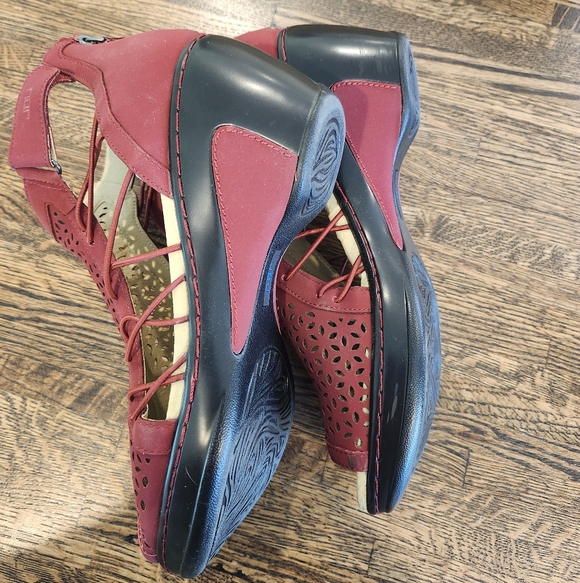 JBU Nelly Women's Red Perforated Peep-Toe Wedge Sandals Size 10 - Picture 5 of 9